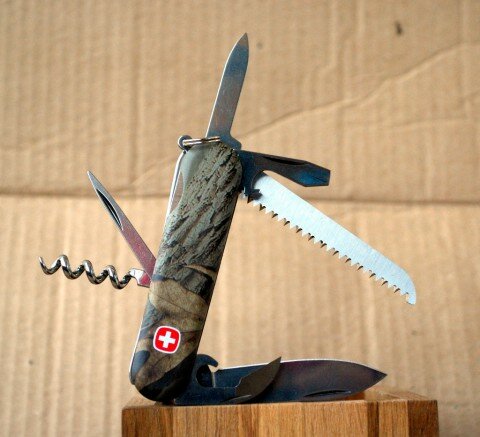 камуфляжный нож Венгер с пилой