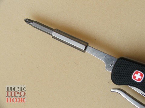 SwissGrip-AKA-WengerGrip-dscf0603 плоская отвертка с надетым переходником