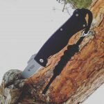 нож CRKT с темляком и бусиной в виде черепа